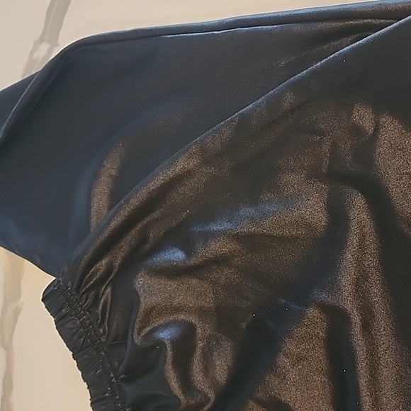Size large black shiny leggings - Picture 5 of 5